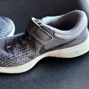 Nike Boys Size 11